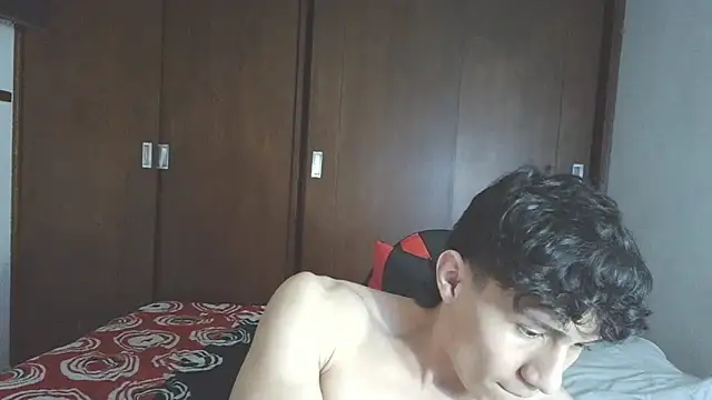 Snapshot of aresholland chatting on 10.26.25 aresholland online show from 10.26.25