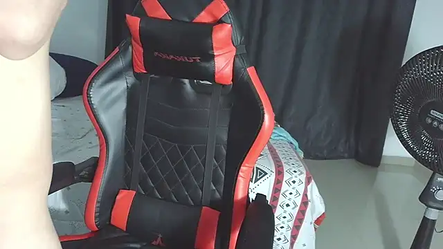 Snapshot of aresholland chatting on 02.19.26 aresholland online show from 02.19.26