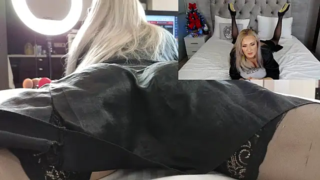 Snapshot of IsabellaDeRosa chatting on 12.21.24 IsabellaDeRosa online show from 12.21.24