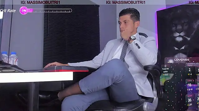 Snapshot of massimo_g chatting on 12.19.24 massimo g online show from 12.19.24