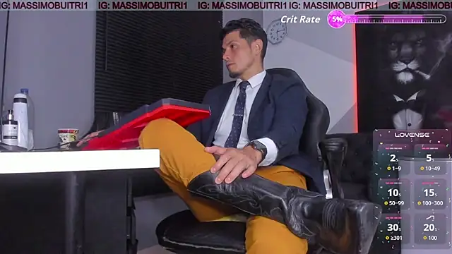 Snapshot of massimo_g chatting on 10.17.25 massimo g online show from 10.17.25