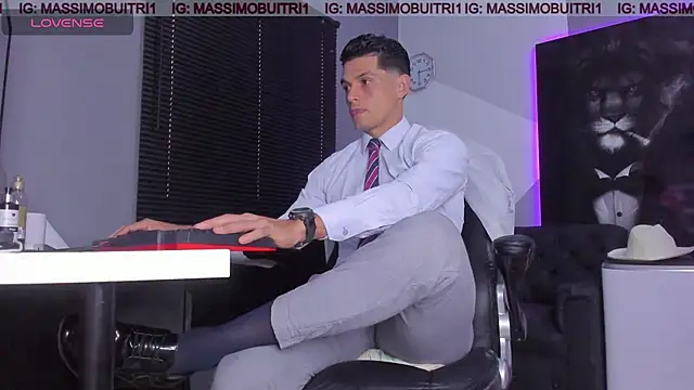 Snapshot of massimo_g chatting on 10.17.25 massimo g online show from 10.17.25