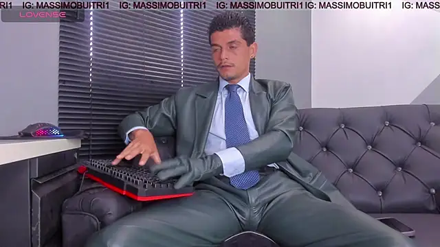 Snapshot of massimo_g chatting on 04.22.26 massimo g online show from 04.22.26