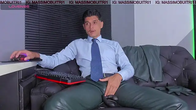 Snapshot of massimo_g chatting on 04.23.26 massimo g online show from 04.23.26
