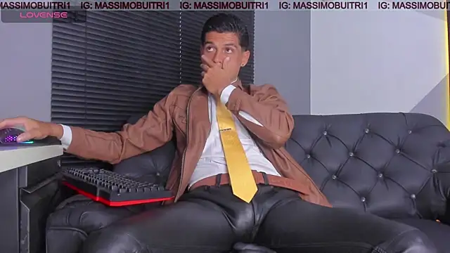 Snapshot of massimo_g chatting on 04.28.26 massimo g online show from 04.28.26