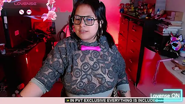 Snapshot of _lilith_heavy chatting on 11.28.25 lilith heavy online show from 11.28.25