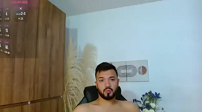 Snapshot of mathew_vidal1 chatting on 12.10.24 mathew vidal1 online show from 12.10.24