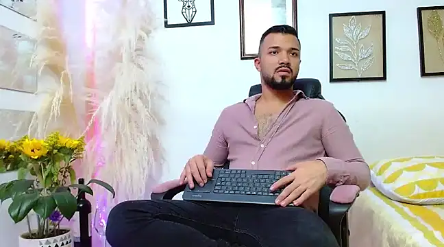 Snapshot of mathew_vidal1 chatting on 02.04.25 mathew vidal1 online show from 02.04.25