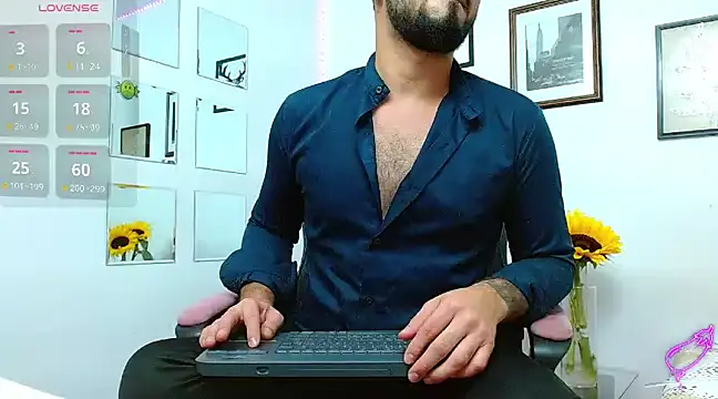 Snapshot of mathew_vidal1 chatting on 02.21.25 mathew vidal1 online show from 02.21.25