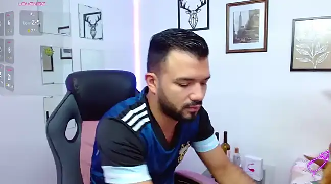 Snapshot of mathew_vidal1 chatting on 03.08.25 mathew vidal1 online show from 03.08.25