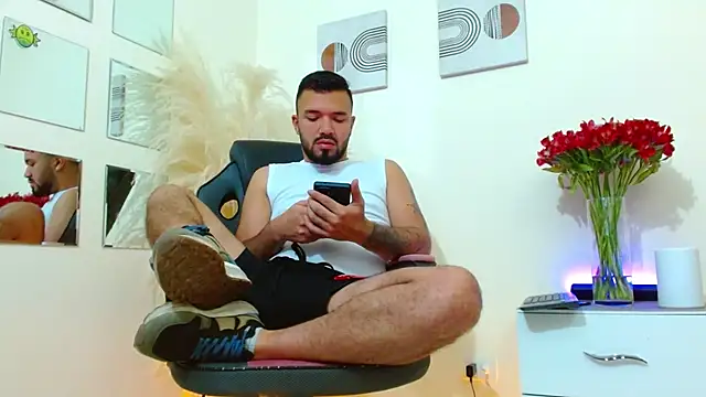 Snapshot of mathew_vidal1 chatting on 10.10.25 mathew vidal1 online show from 10.10.25