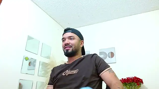 Snapshot of mathew_vidal1 chatting on 10.11.25 mathew vidal1 online show from 10.11.25