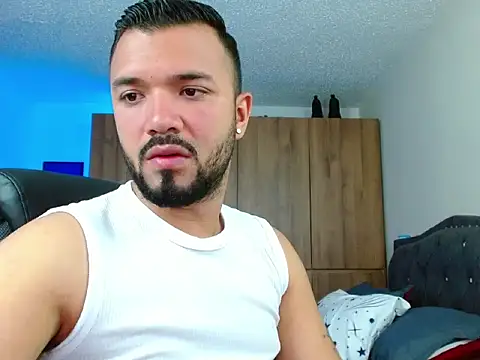 Snapshot of mathew_vidal1 chatting on 11.22.25 mathew vidal1 online show from 11.22.25