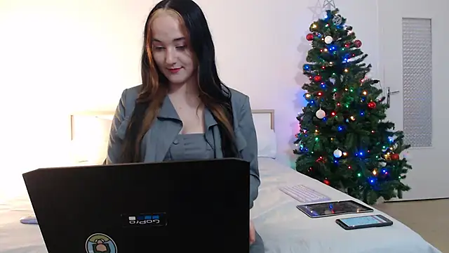 Crystal-dreamt online show from 12.05.24