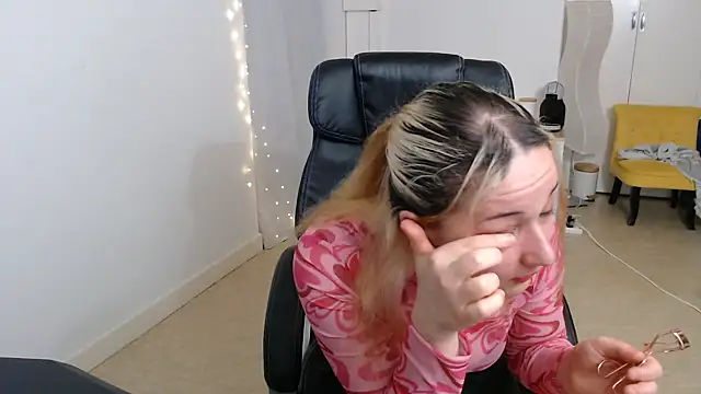 Crystal-dreamt online show from 10.14.25