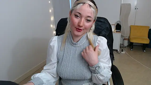 Crystal-dreamt online show from 10.15.25