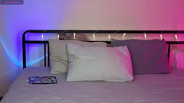 sinthiaroze online show from 10.24.25