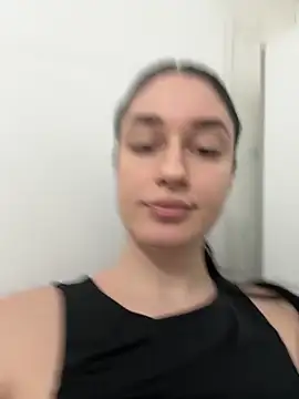 Snapshot of moniqque chatting on 10.04.25 moniqque online show from 10.04.25