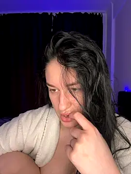 Snapshot of moniqque chatting on 10.12.25 moniqque online show from 10.12.25