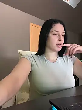 Snapshot of moniqque chatting on 10.13.25 moniqque online show from 10.13.25