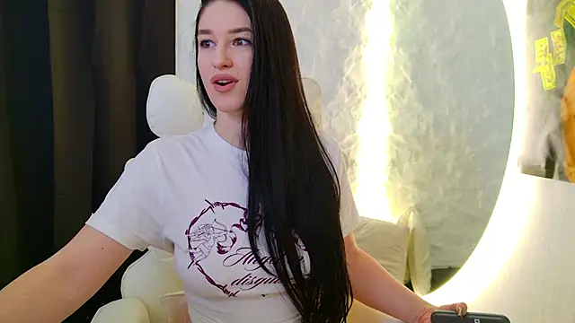 Snapshot of moniqque chatting on 10.25.25 moniqque online show from 10.25.25