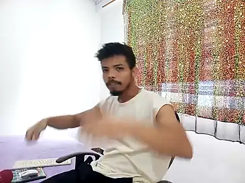 Snapshot of danidiazto2023 chatting on 02.11.25 danidiazto2023 online show from 02.11.25