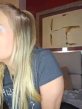 Snapshot of TARA-FUN chatting on 02.22.25 TARA-FUN online show from 02.22.25