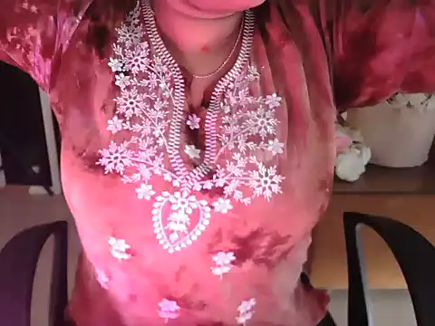 Snapshot of shivi_moto chatting on 09.25.25 shivi moto online show from 09.25.25