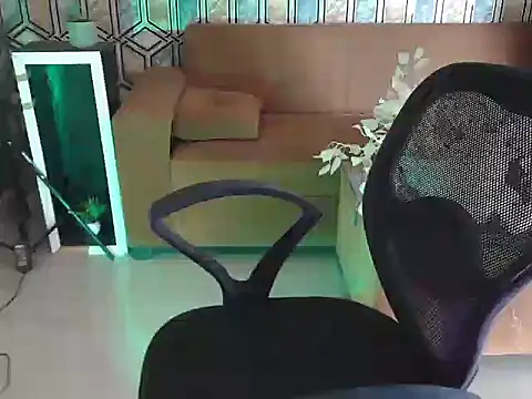 Snapshot of shivi_moto chatting on 09.29.25 shivi moto online show from 09.29.25