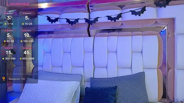 valkiria moore online show from 10.22.25