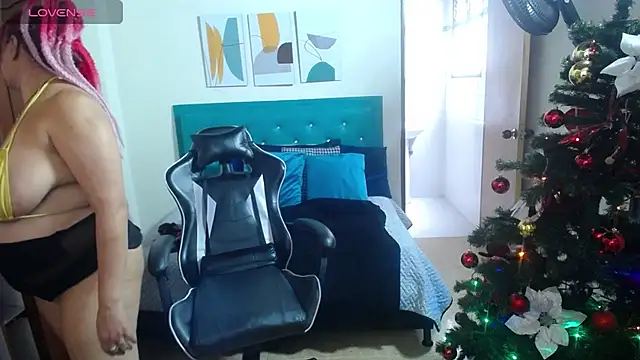 victoria  milf  online show from 12.17.24