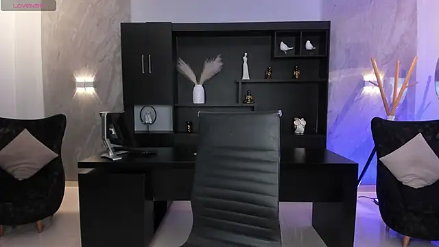 Snapshot of MaraRicci chatting on 02.12.25 MaraRicci online show from 02.12.25