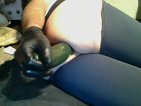 Snapshot of carlosxxx213 chatting on 03.16.26 carlosxxx213 online show from 03.16.26