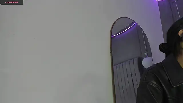 Snapshot of AmyOlimpo chatting on 02.15.25 AmyOlimpo online show from 02.15.25