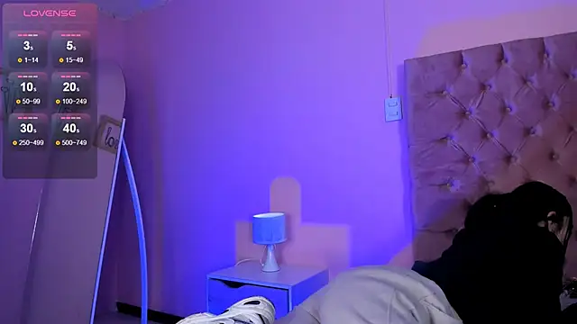 Snapshot of AmyOlimpo chatting on 02.25.25 AmyOlimpo online show from 02.25.25