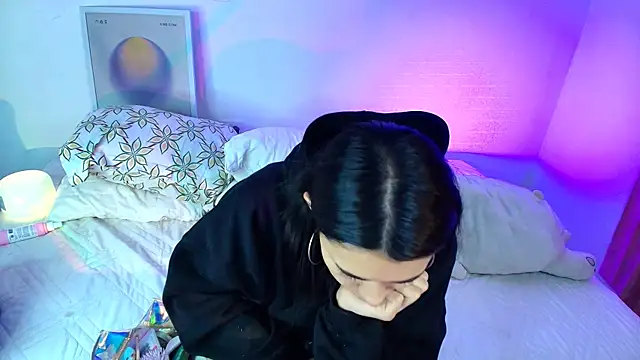 AmyOlimpo online show from 04.04.26