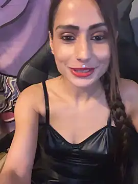 Snapshot of LaPetitechienne1 chatting on 12.31.24 LaPetitechienne1 online show from 12.31.24