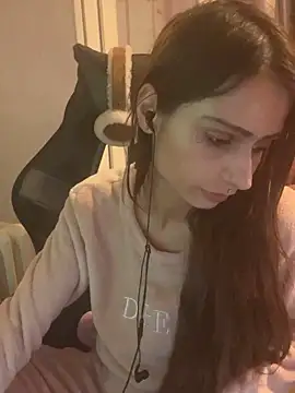 Snapshot of LaPetitechienne1 chatting on 01.27.25 LaPetitechienne1 online show from 01.27.25