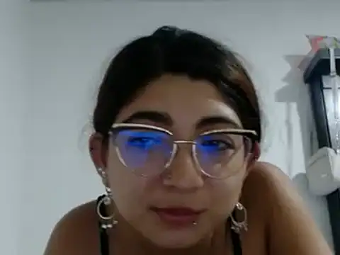 Snapshot of esteni chatting on 12.16.24 esteni online show from 12.16.24