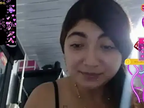 Snapshot of esteni chatting on 12.22.24 esteni online show from 12.22.24