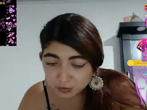 Snapshot of esteni chatting on 12.27.24 esteni online show from 12.27.24
