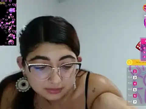 Snapshot of esteni chatting on 12.27.24 esteni online show from 12.27.24