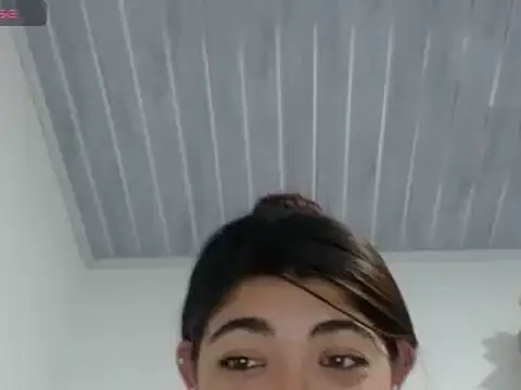 Snapshot of esteni chatting on 02.19.25 esteni online show from 02.19.25