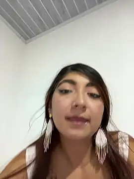 Snapshot of esteni chatting on 03.02.25 esteni online show from 03.02.25