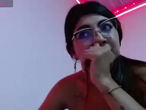 Snapshot of esteni chatting on 03.11.25 esteni online show from 03.11.25