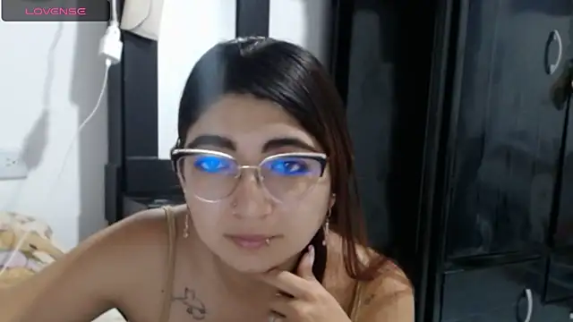 Snapshot of esteni chatting on 03.16.25 esteni online show from 03.16.25