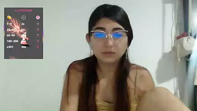 Snapshot of esteni chatting on 03.18.25 esteni online show from 03.18.25