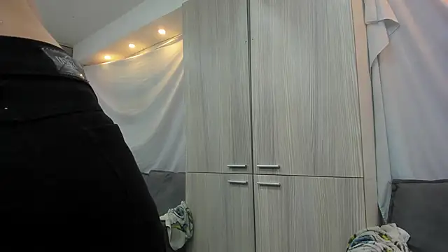 Mhelanny2 online show from 02.18.26