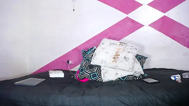 Snapshot of MIA_luxce29 chatting on 01.28.25 MIA luxce29 online show from 01.28.25