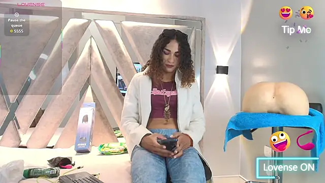 Snapshot of StefanyMiler chatting on 10.18.25 StefanyMiler online show from 10.18.25